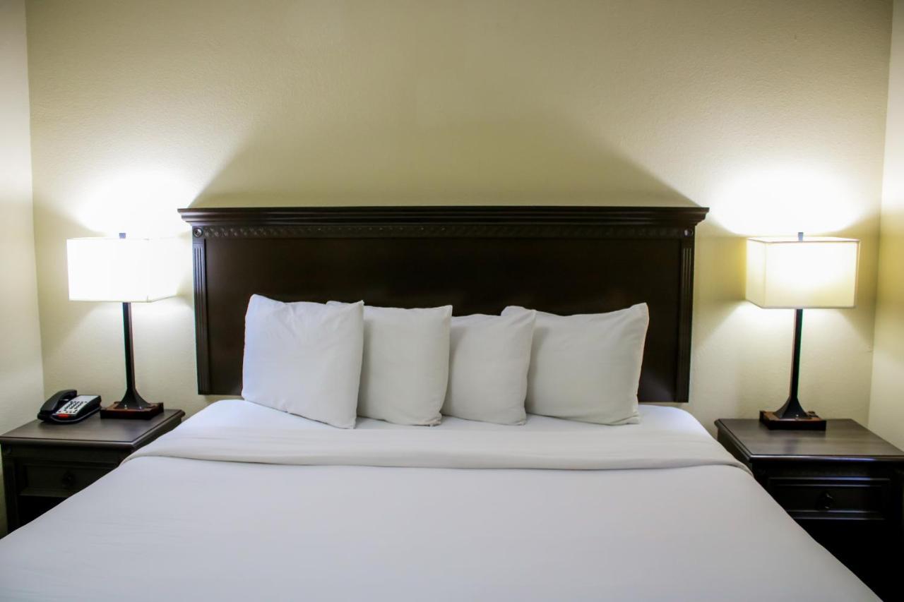 Country Inn & Suites By Radisson, Richmond West At I-64, Va เฮนริโค ภายนอก รูปภาพ