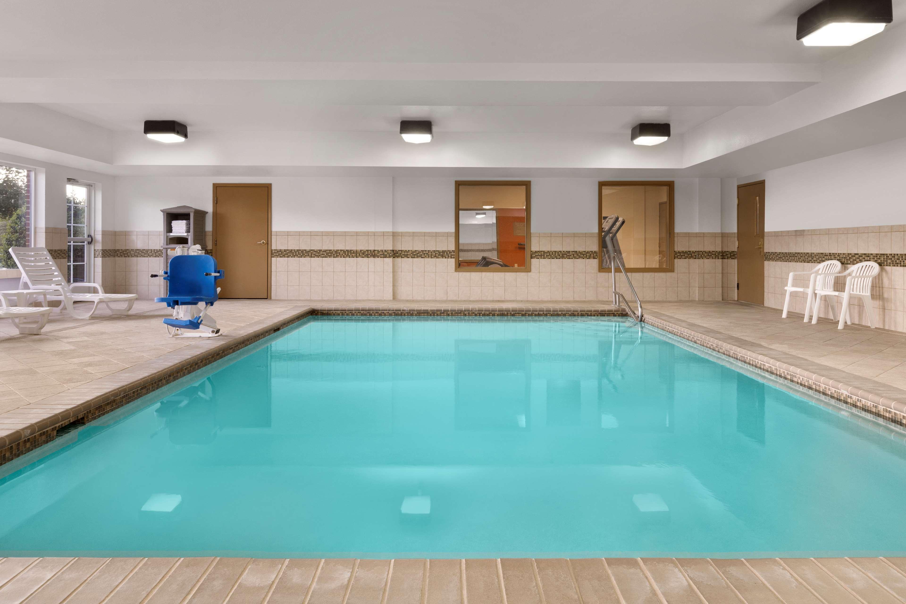 Country Inn & Suites By Radisson, Richmond West At I-64, Va เฮนริโค ภายนอก รูปภาพ